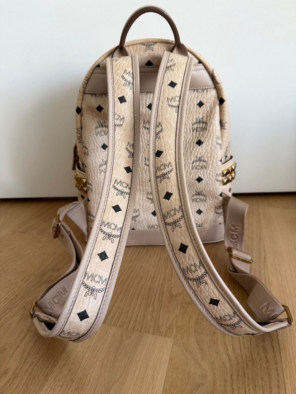 Mcm Zaini: MCM Stark Rucksack klein - neuwertig – Nuovo (secondo la descrizione) da Kilchberg ZH venduto da Dorian7 7