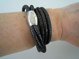 fabrikneues Lederarmband mit Stahlverschluss