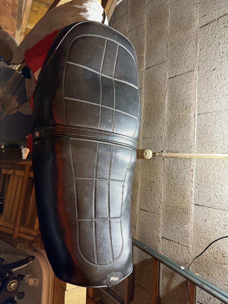 Kawasaki Tutti i ricambio per moto: Selle Kawasaki Z1 900 – Usato da Bouveret venduto da vit_br9v 1