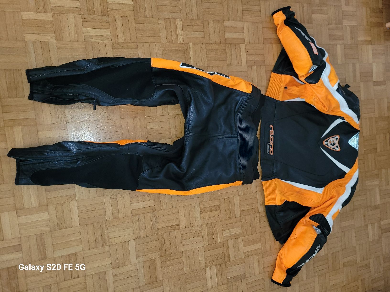 IXS Anzüge: Motorrad Leder anzug IXS,große 56. – Gebraucht aus Bolligen von matijav 1