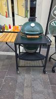 Big Green Egg Large im Untergestell mit Seitentisch