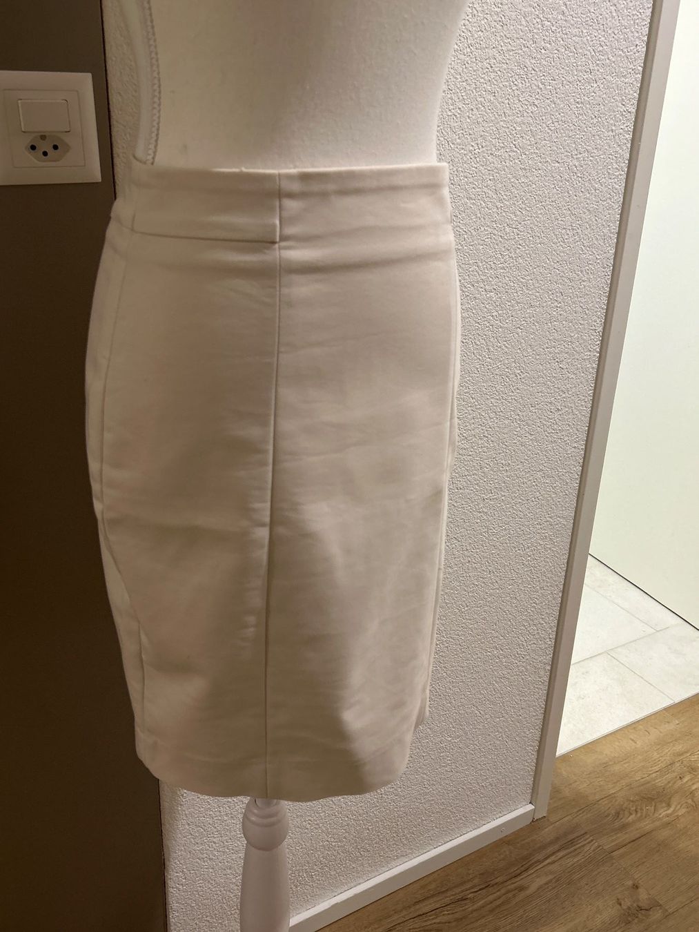 H&M Gonne: Jupe cremefarbig von H&M  Gr. 36 – Usato da Brunnen venduto da Nala2929 1