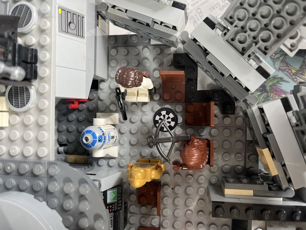 Lego Baukästen: Lego Star Wars Falcon + Diverse Figuren – Gebraucht aus Roggwil BE von NYRF 3