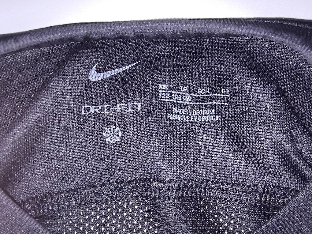 SC Freiburg Scarpe, pantaloni & magliette da ginnastica: Trikot SC Freiburg Grösse 128 – Usato da Grossdietwil venduto da wichtel28 1