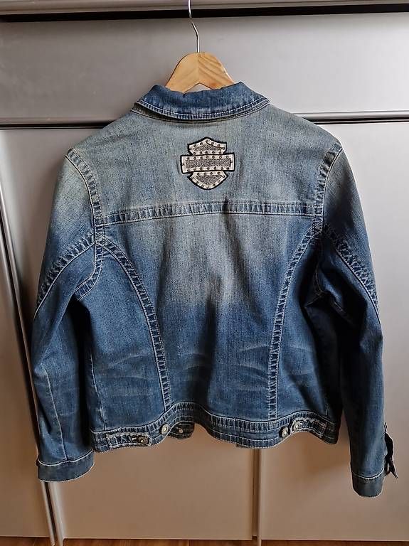 Harley-Davidson Jacken: Haley - Davidson Bejeweled Logo Patch Denim Jacke GR.M – Gebraucht aus Stüsslingen von bluenergy01 1