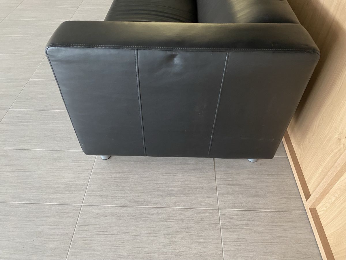 Sofas: Schwarzes Ledersofa – Gebraucht aus Hägglingen von Karin0802 6