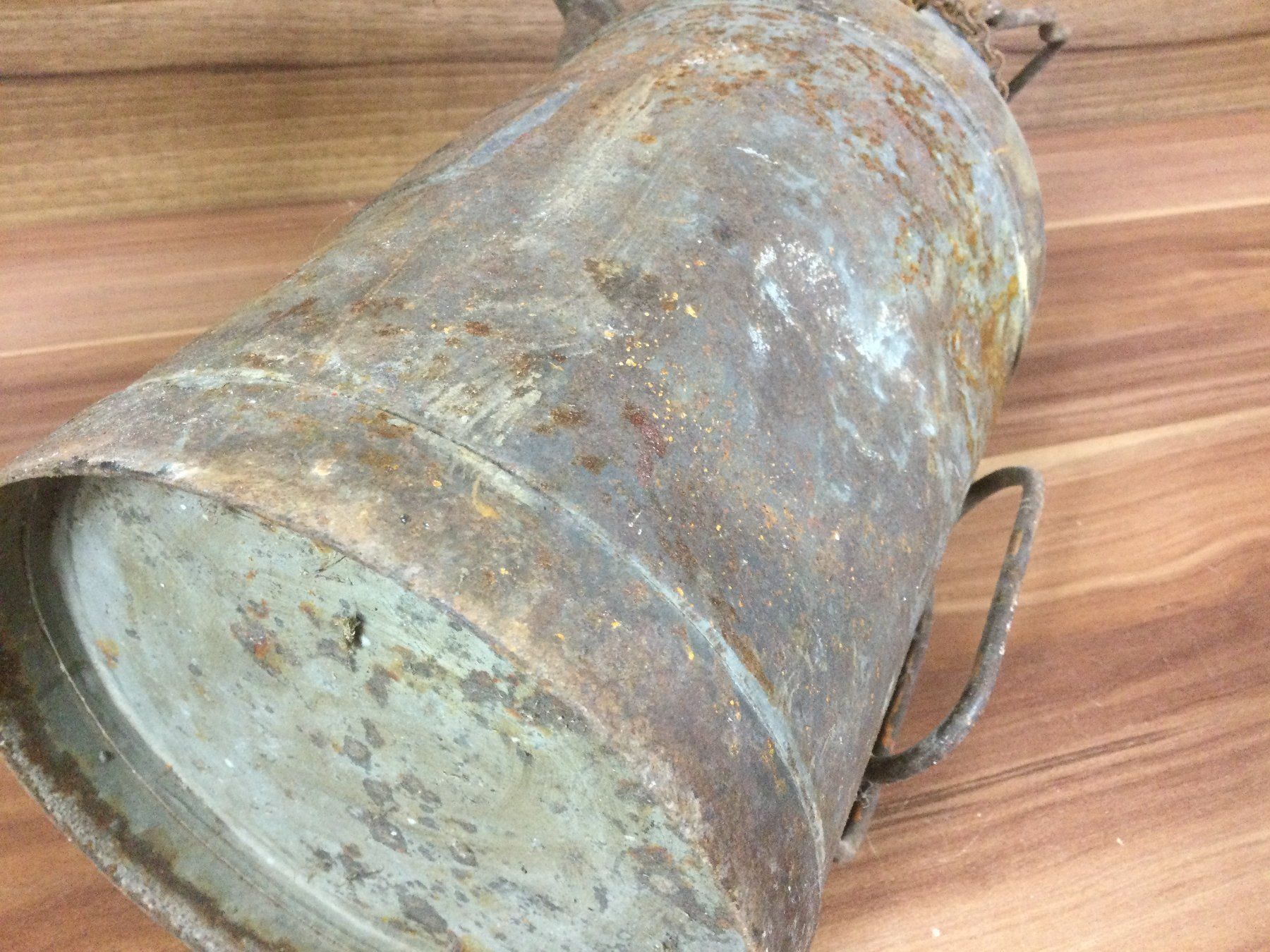Attrezzi da lavoro: Antike rostige Petrol Blechkanne – Usato da Wangen SZ venduto da kuriosum12 9