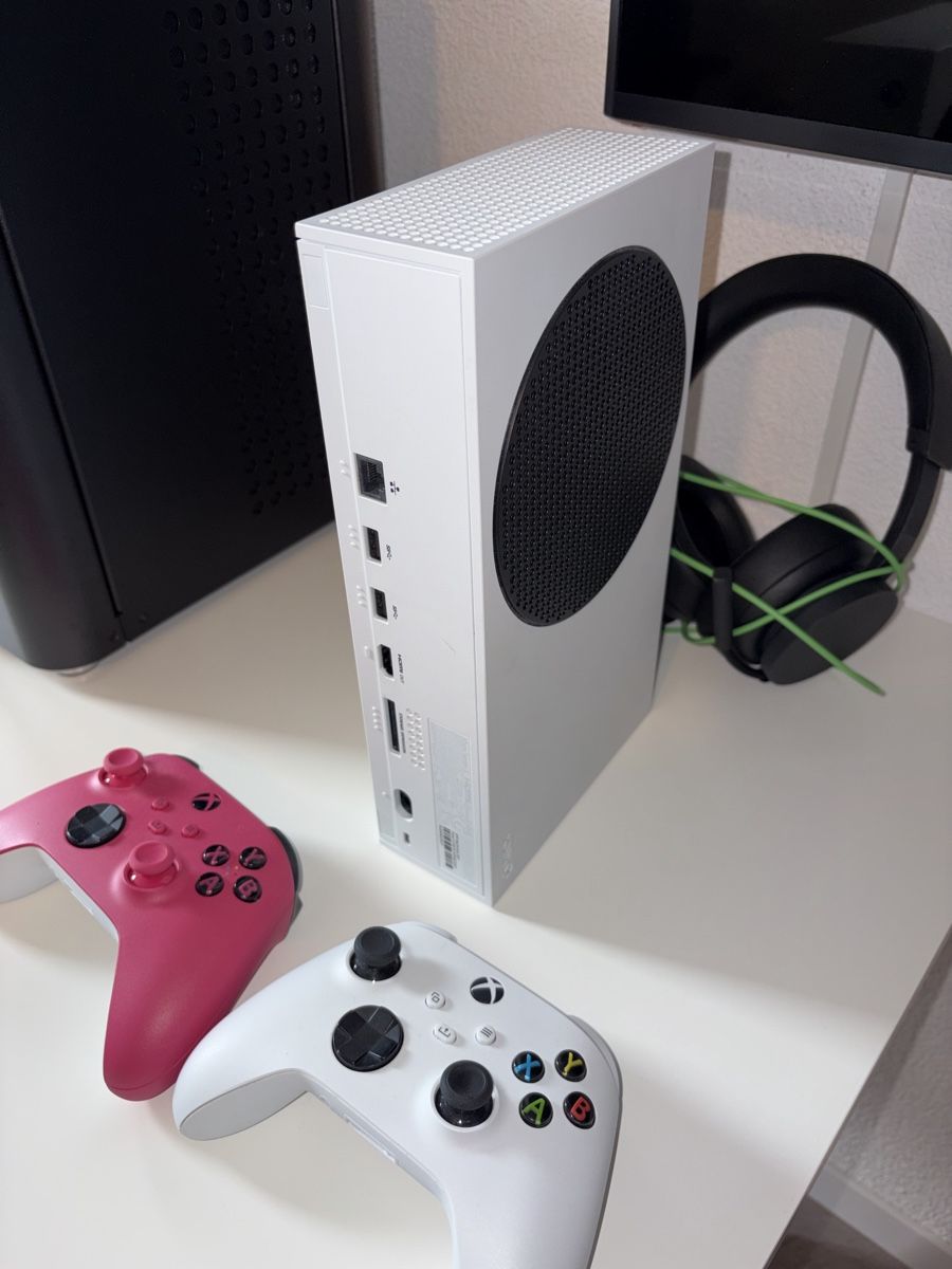Microsoft Consoles: Xbox Series S Mit 2 Controller und Headset – D'occasion à Niederwangen BE par Ka_4820 1