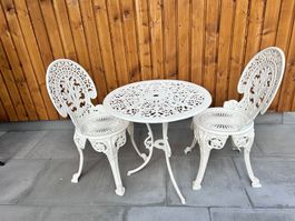 Gartenstühle und Tisch im Retro-Style Metall