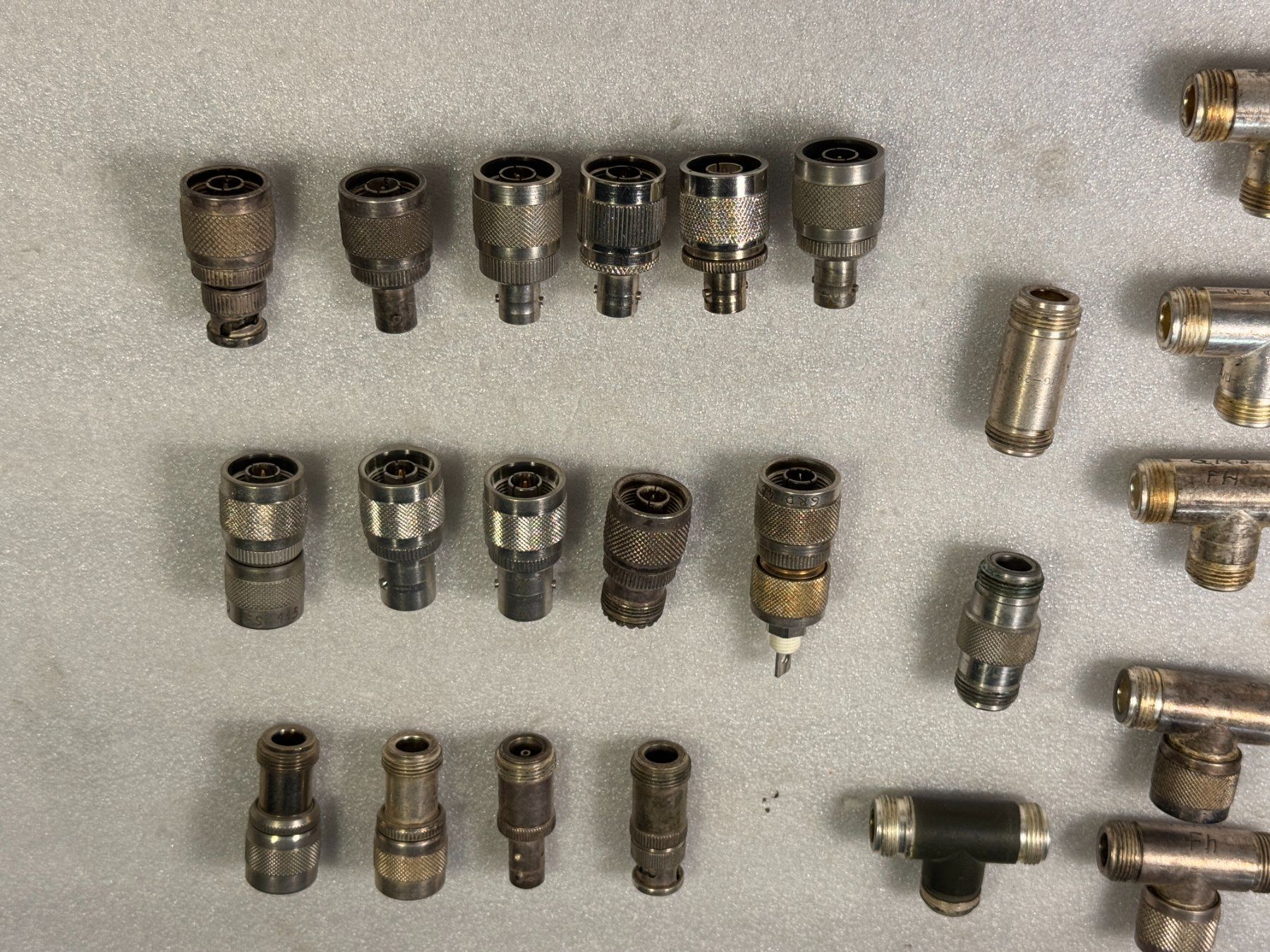 Radiocomunicazione: 30 Stück HF Stecker und Übergänge Typ N – Usato da Ins venduto da funkflieger 1