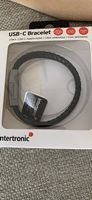 Das Intertronic USB-C Bracelet (Modell UBC-08) 