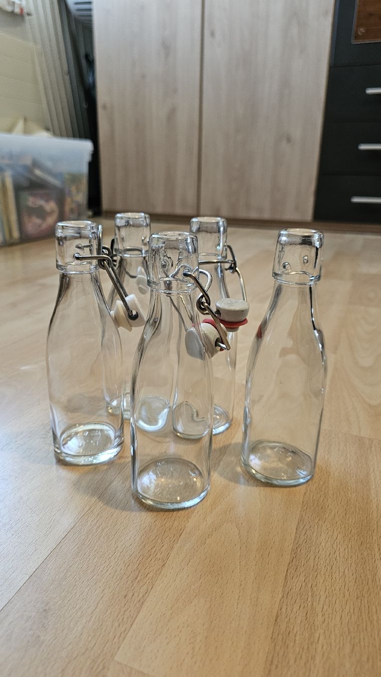 Bicchieri, Caraffe & Bottiglie: 5 Bügelflaschen – Usato da Suberg venduto da nat_qvg5 1