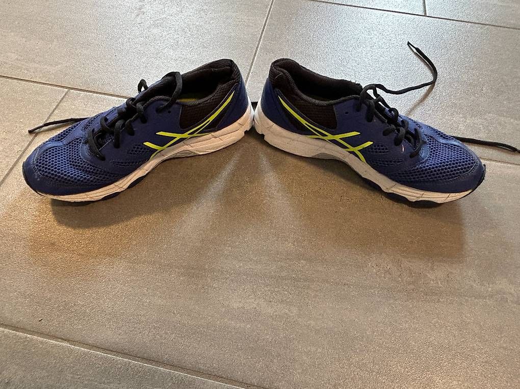 Chaussures garçon: Asics Laufschuhe Gr. 38 – D'occasion à Thalheim an der Thur par Iselisberger 1