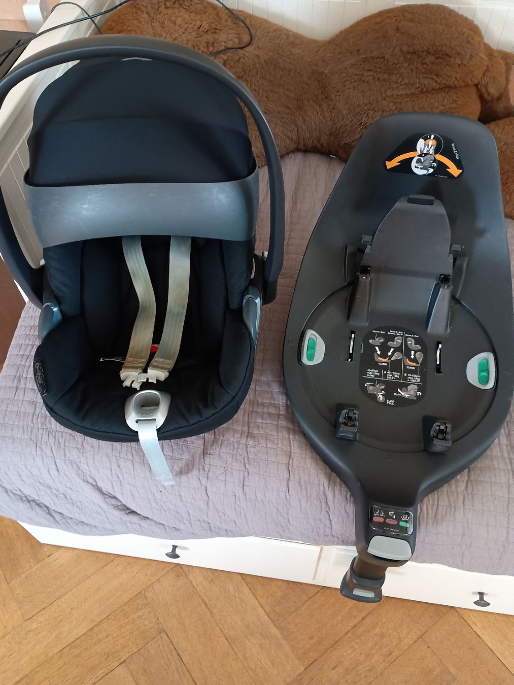 Cybex Seggiolini per auto: Cybex Babyschale Cloud i-size mit passender Isofix Station – Usato da Mattstetten venduto da dschroth1992 1