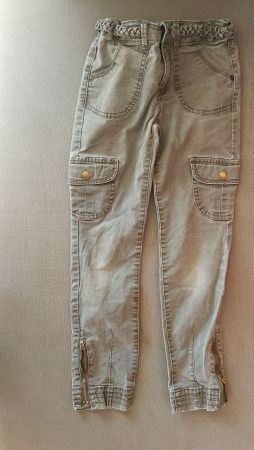 Schöne Hose Chaki mit Details Gr128