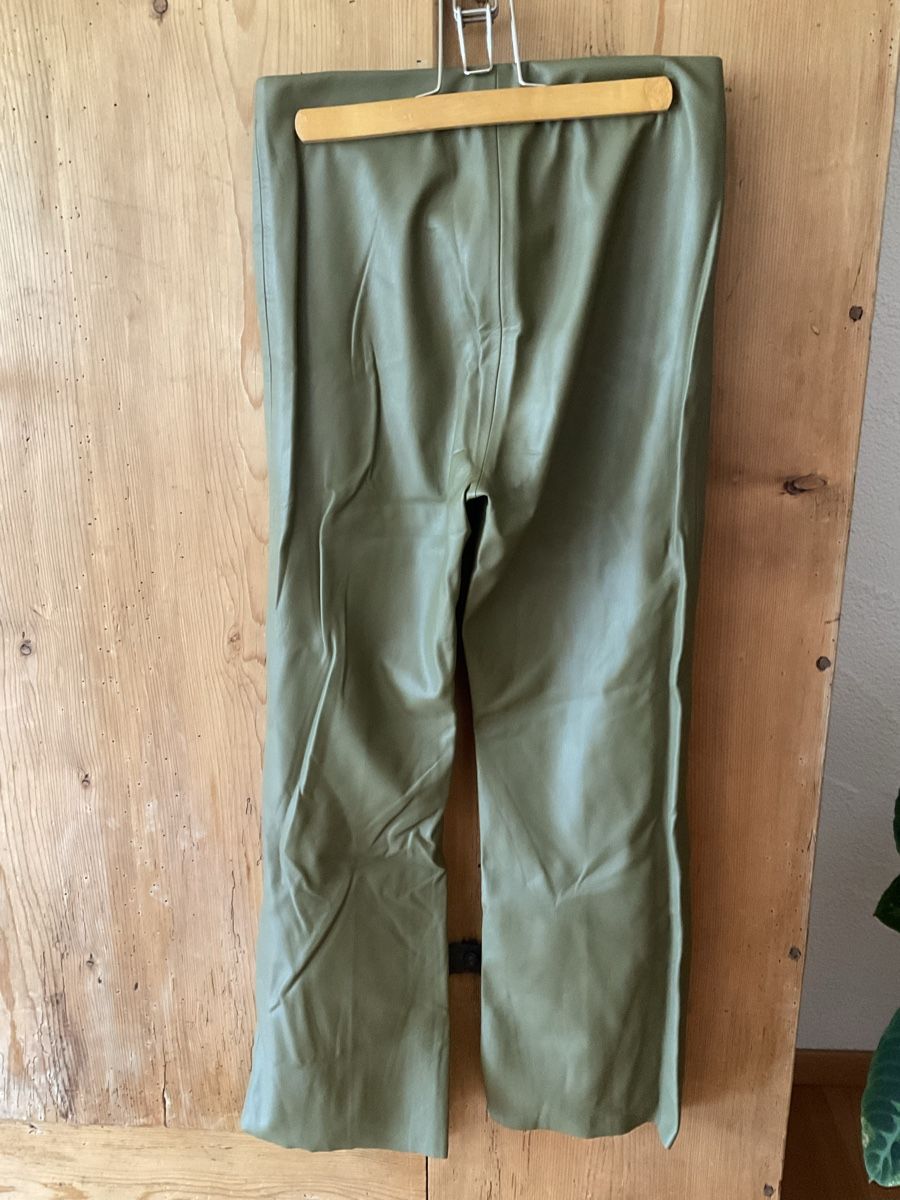 Pantalons: Soaked Kunstleder hose Olive, Grösse S  – D'occasion à Sagogn par barosella 1