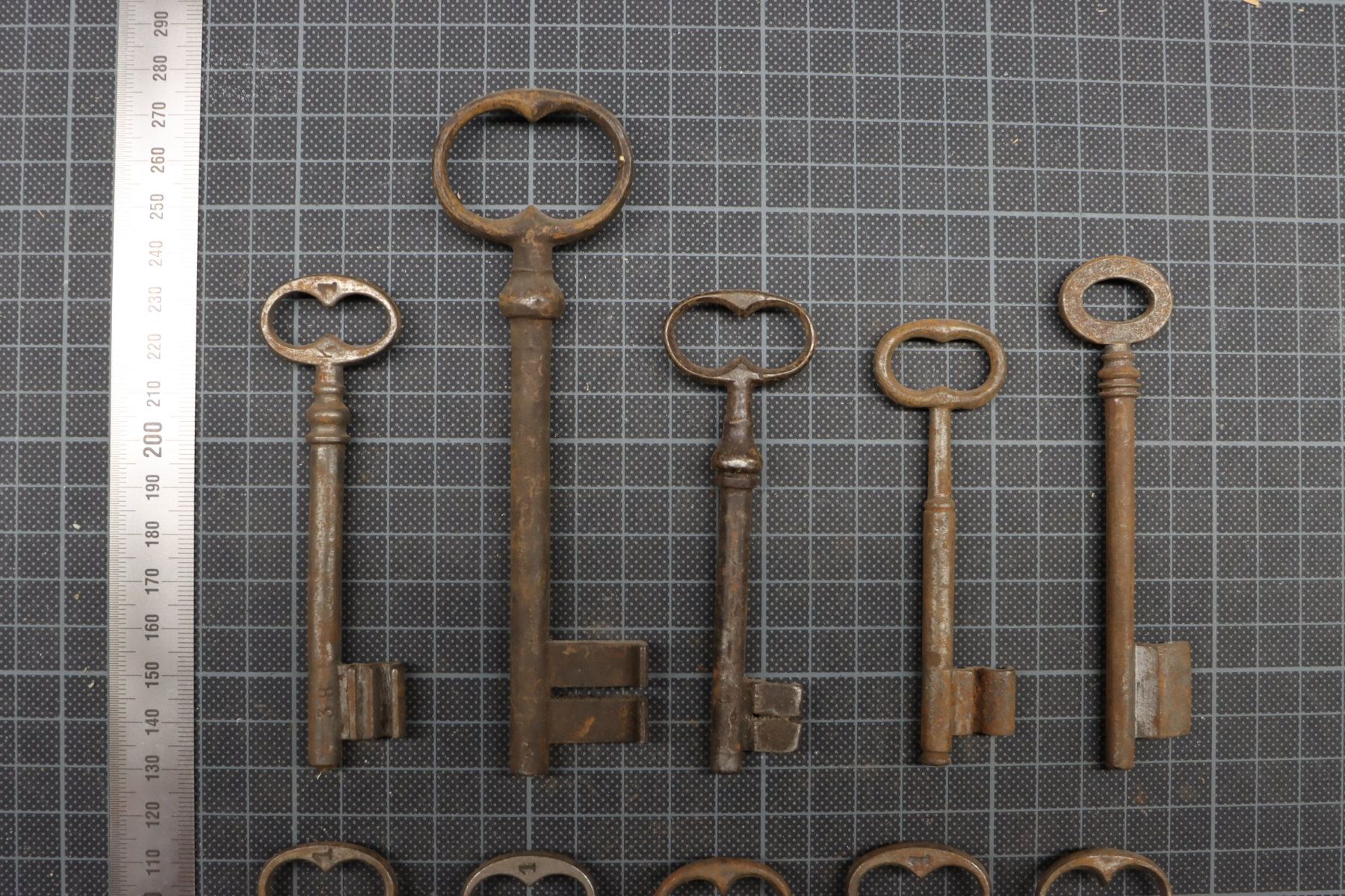Chiavi: Lot mit 10 antiken Schlüsseln – Usato da Emmetten venduto da Super008 3