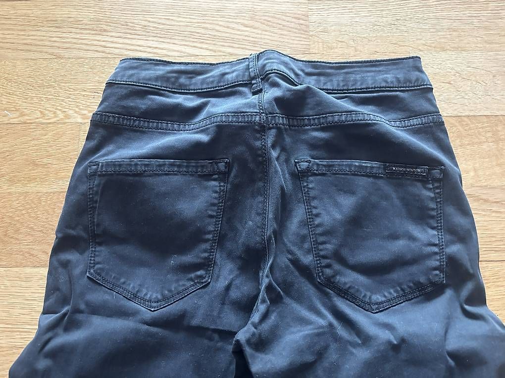 Pantaloni: Schwarze Kinder jeans – Usato da Rotkreuz venduto da MASI17 2