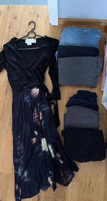 Kleiderpakete: Umstandsmode Stillkleider Paket M – Gebraucht aus Eschenz von BeHappyandSpreadlove 3