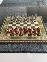 Schachbrett mit selbstgemachten Zinnfiguren