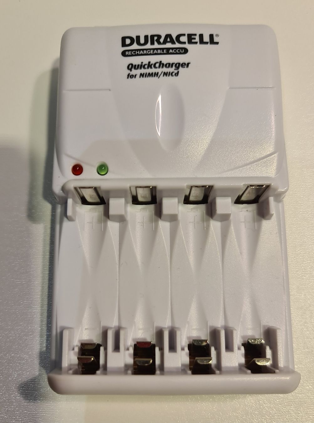 Akkus & Batterien: chargeur de piles AA et AAA rechargeables – Gebraucht aus Mézières VD von M.Lapin