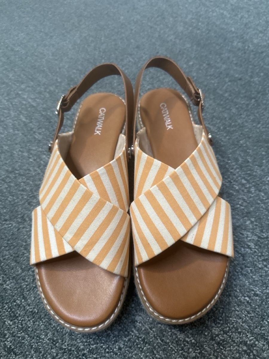 Dosenbach Scarpe da donna: Catwalk Sandalen gestreift Gr.  40 – Nuovo (secondo la descrizione) da Baltschieder venduto da YmroBe