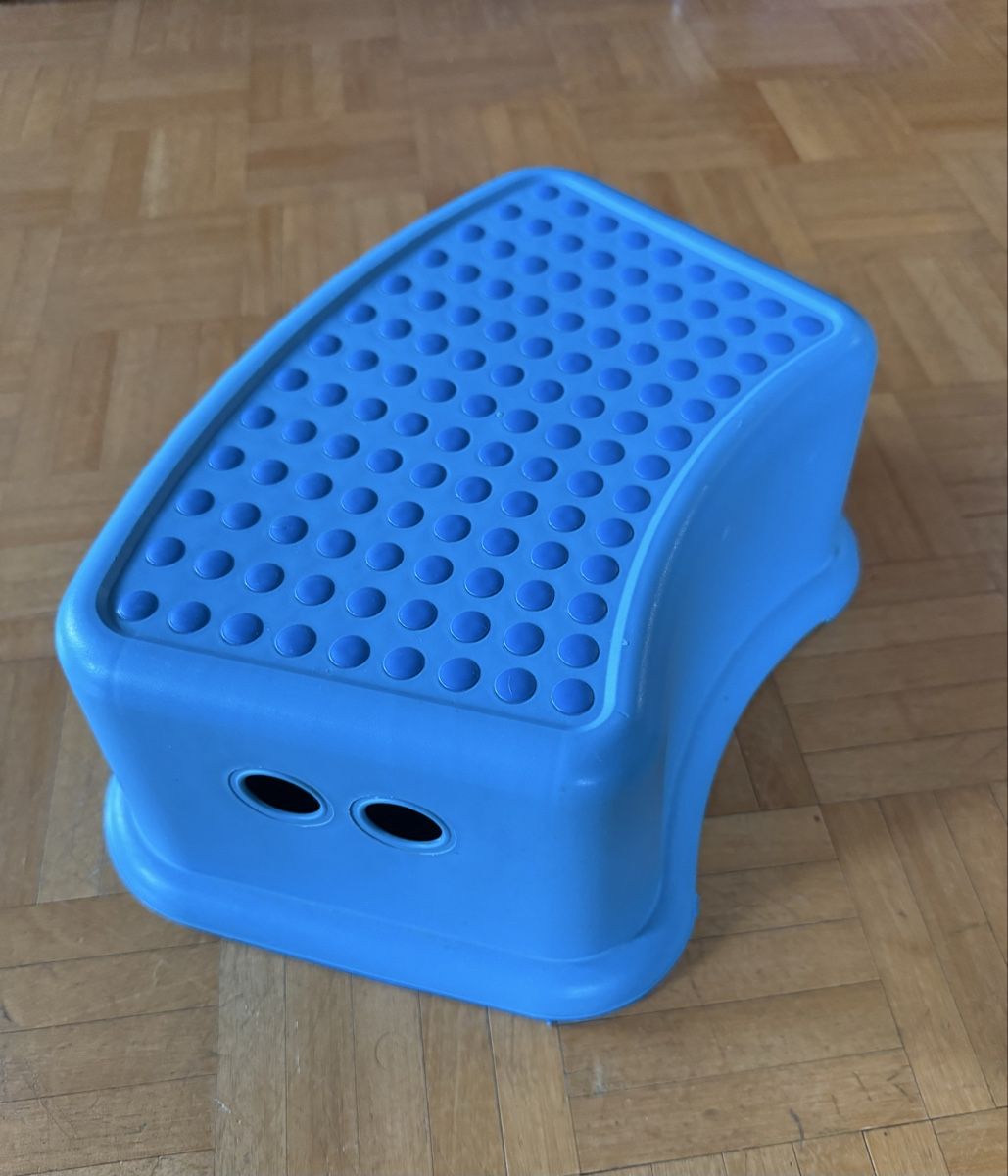 Ikea Sgabelli: Kinder Tritthocker Kunststoff blau – Usato da Thalwil venduto da MB-7