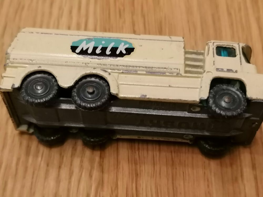 Husky Models - Tanker - Milk / Milch 4