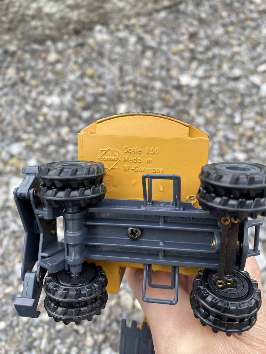Conrad Kit di modellismo & Modellini statici: Modell Pneubagger Furukawa W 625 E – Usato da Arch venduto da UrsusC46 3