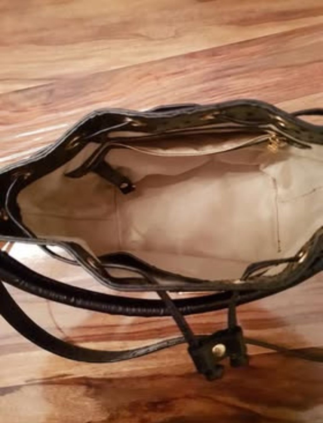 Maison Mollerus Taschen für Damen: Maison Mollerus Ledertasche in Straussenoptik – Gebraucht aus Hombrechtikon von Claudia.Di 1