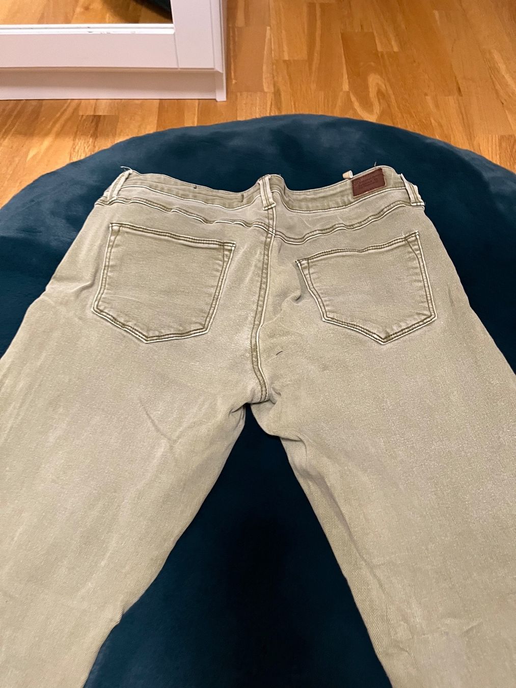 Tally Weijl Hosen: Hose Olivegrün, mit Löcher, Gr.40 – Gebraucht aus Arlesheim von Eli_77 2