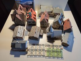 Lot de maisons et bâtiments miniatures – Faller, Kibri, HO