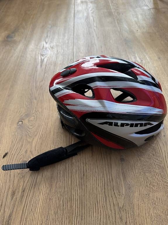 Caschi: Casque de vélo Alpina – Usato da Ursy venduto da LiloNorma