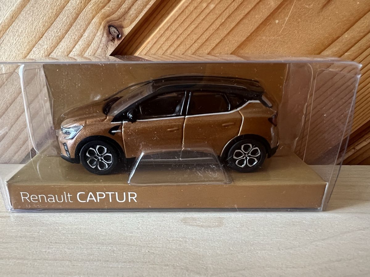 Renault Modellautos: Renault CAPTUR Modellauto 3 Inch Atacama Orange, Neuwertig – Neu und originalverpackt aus Bachenbülach von Manolo007