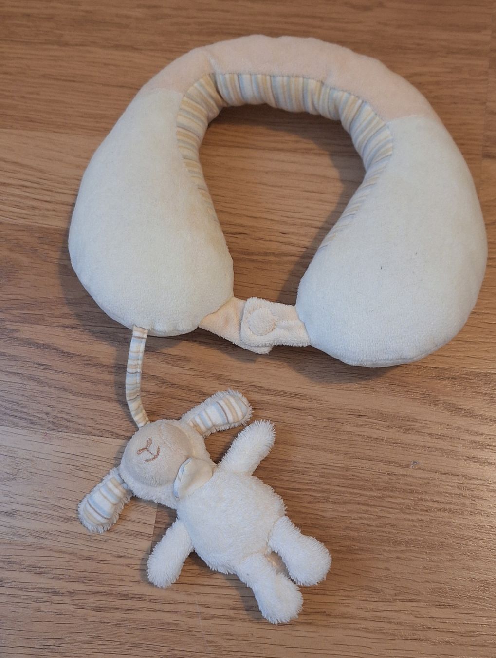 Milette Kissen: Coussin de voyage bébé – Gebraucht aus Yverdon-les-Bains von CelMt