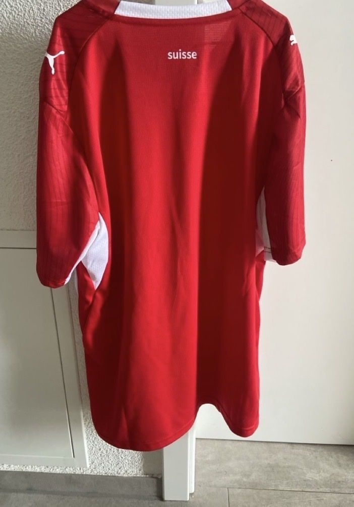 Puma Maillots de corps & Pantalons: Maillot officiel Suisse  – Neuf (Voir description) à Ste-Croix par Elsa_illigo 1