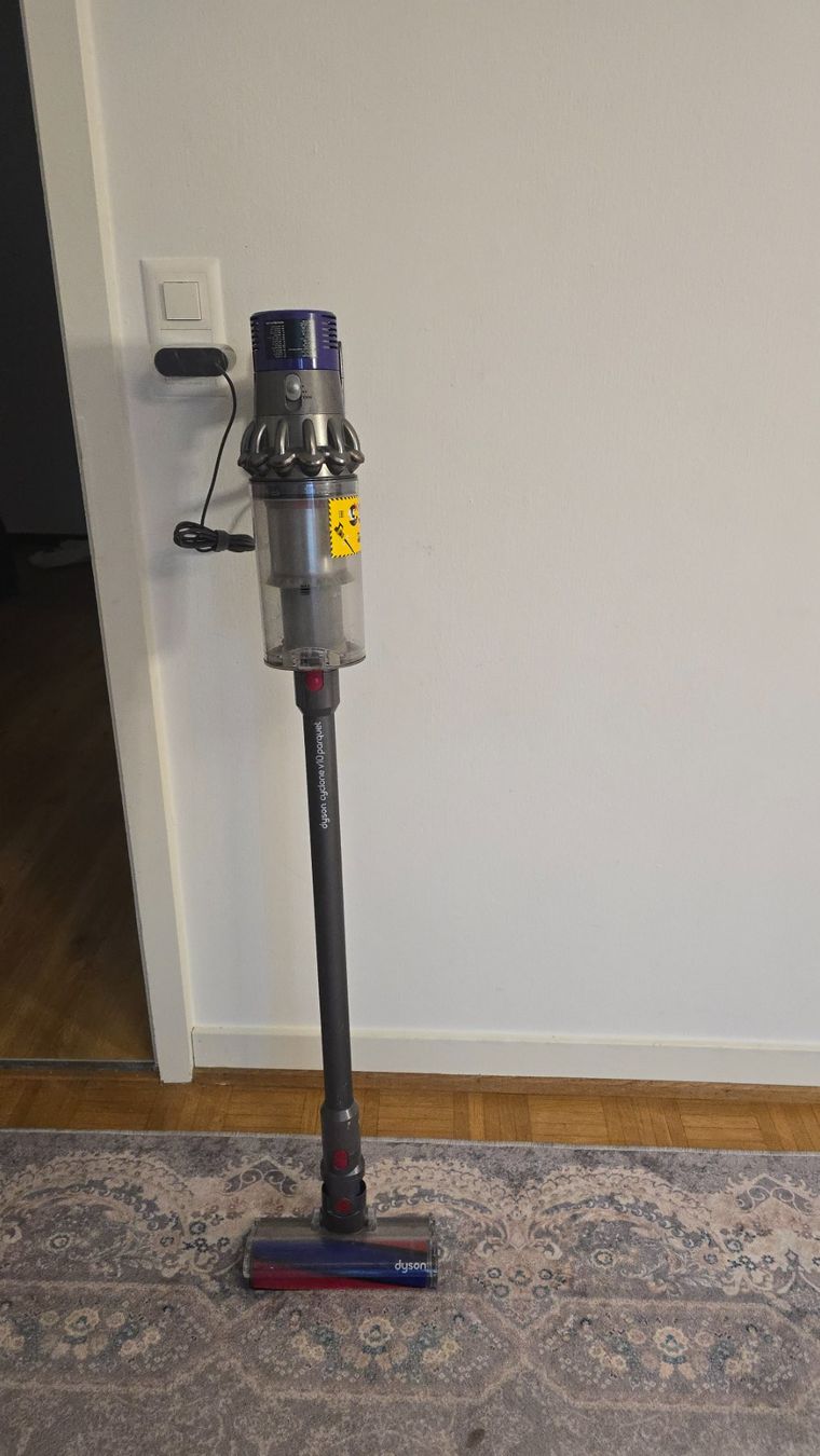 Dyson Staubsauger & Zubehör: Dyson staubsauger V10 Gebraucht – Gebraucht aus Wallisellen von theblacksheep 3
