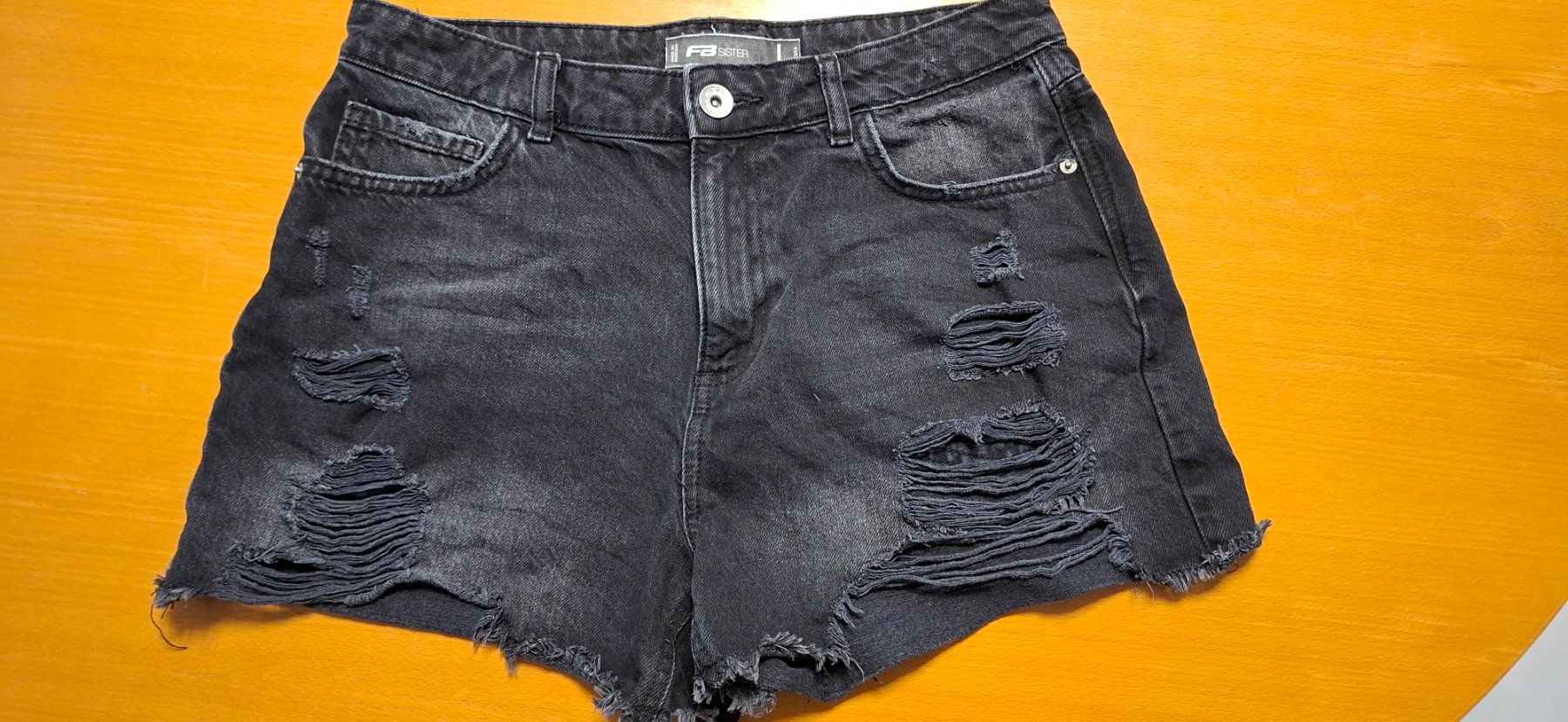 Jeans: Short en jean noir FB Sister, taille L – Usato da Granges-Paccot venduto da kilu4