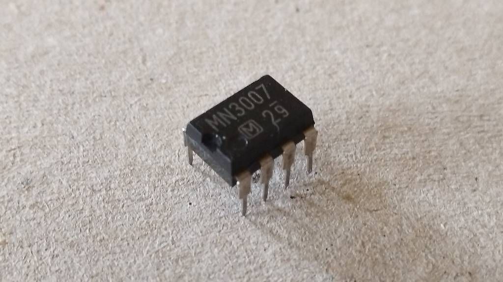 Strumenti musicali: 1pc MN3007 8pins guitar delay effects pedal chip – Usato da Lausanne venduto da ale_6c5g