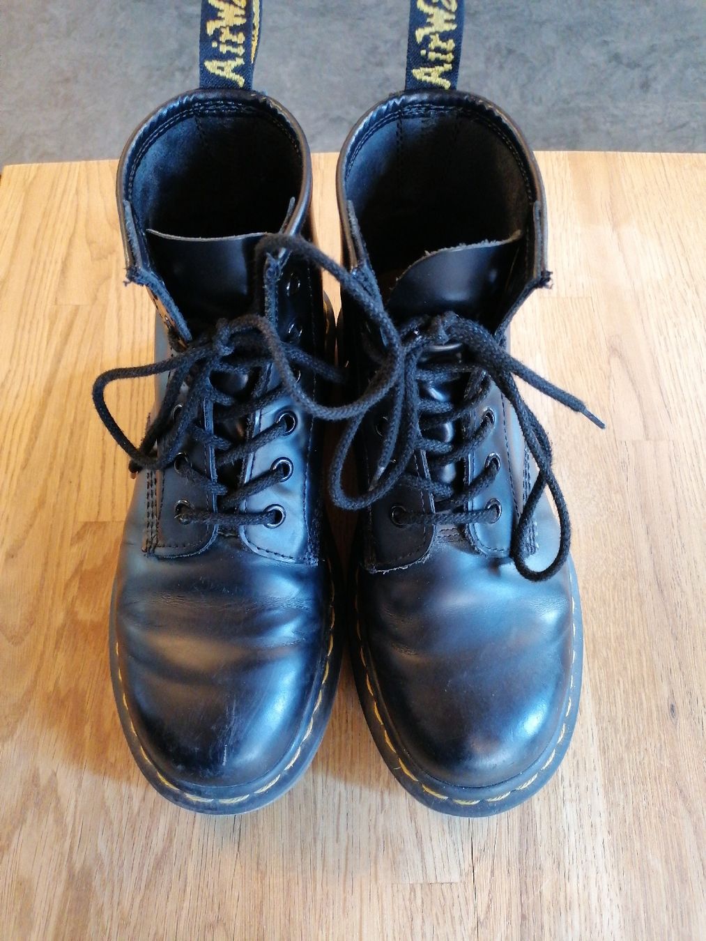 Dr. Martens Scarpe da donna: Dr. Martens schwarz 6-Loch – Usato da Leuk-Stadt venduto da See_Lin
