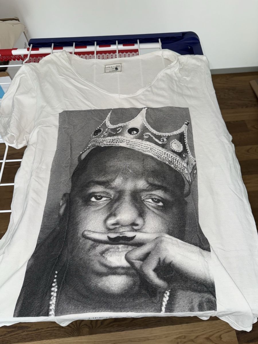 T-shirt: Life is a Joke Biggie – Usato da Zürich venduto da bia_6kmj 1