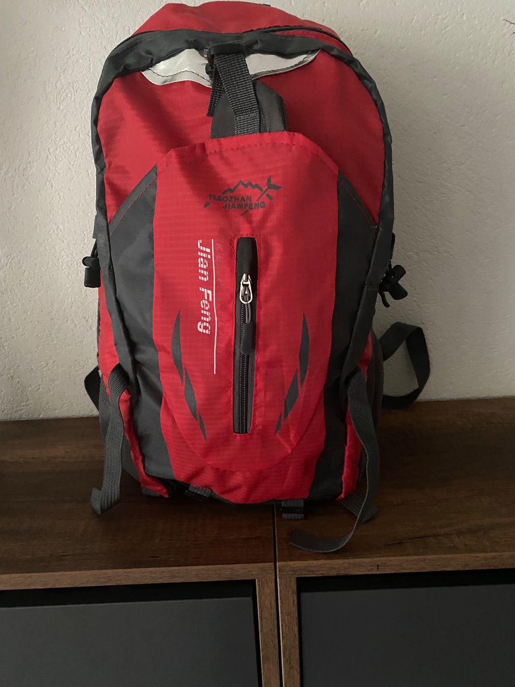 Rucksäcke: Geräumiger Wanderrucksack, Rot/Grau – Neu (gemäss Beschreibung) aus Wald ZH von Slaste 2