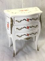 Commode de style Louis XV,motif fleuri.