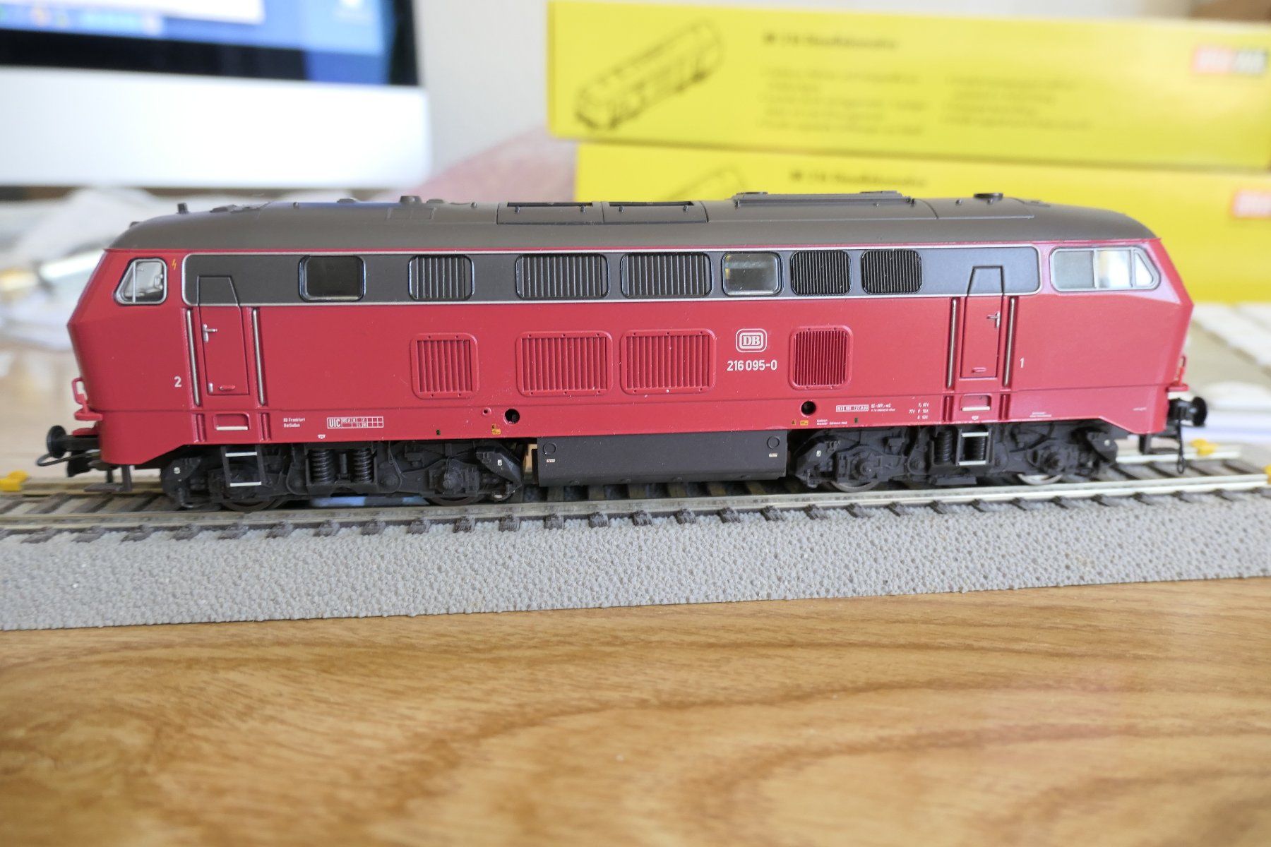 Brawa Modelleisenbahnen: Brawa Diesellok Baureihe 216 der DB – Gebraucht aus Zug von 9046heinz
