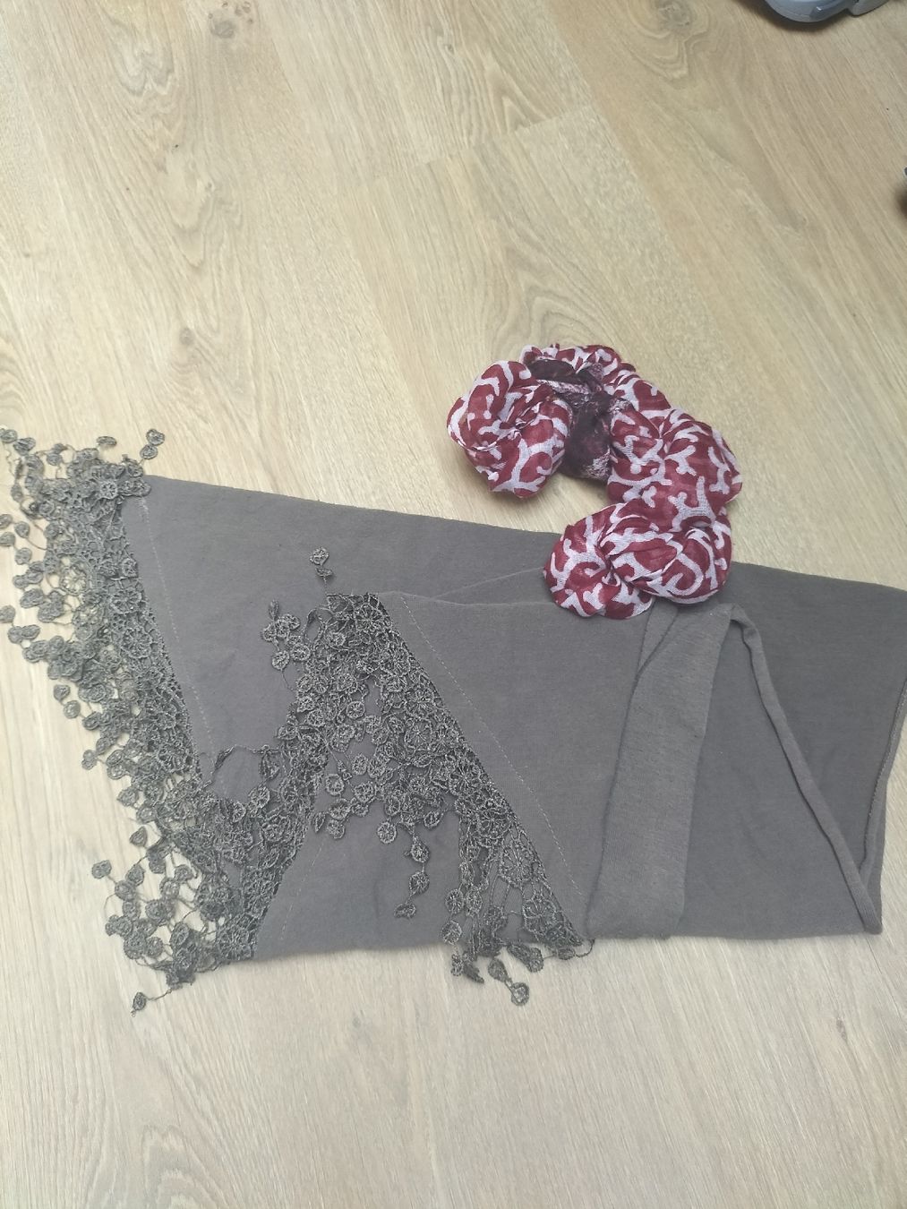 Foulard & Sciarpe: foulards lot de 2 – Usato da Gillarens venduto da Emy_28