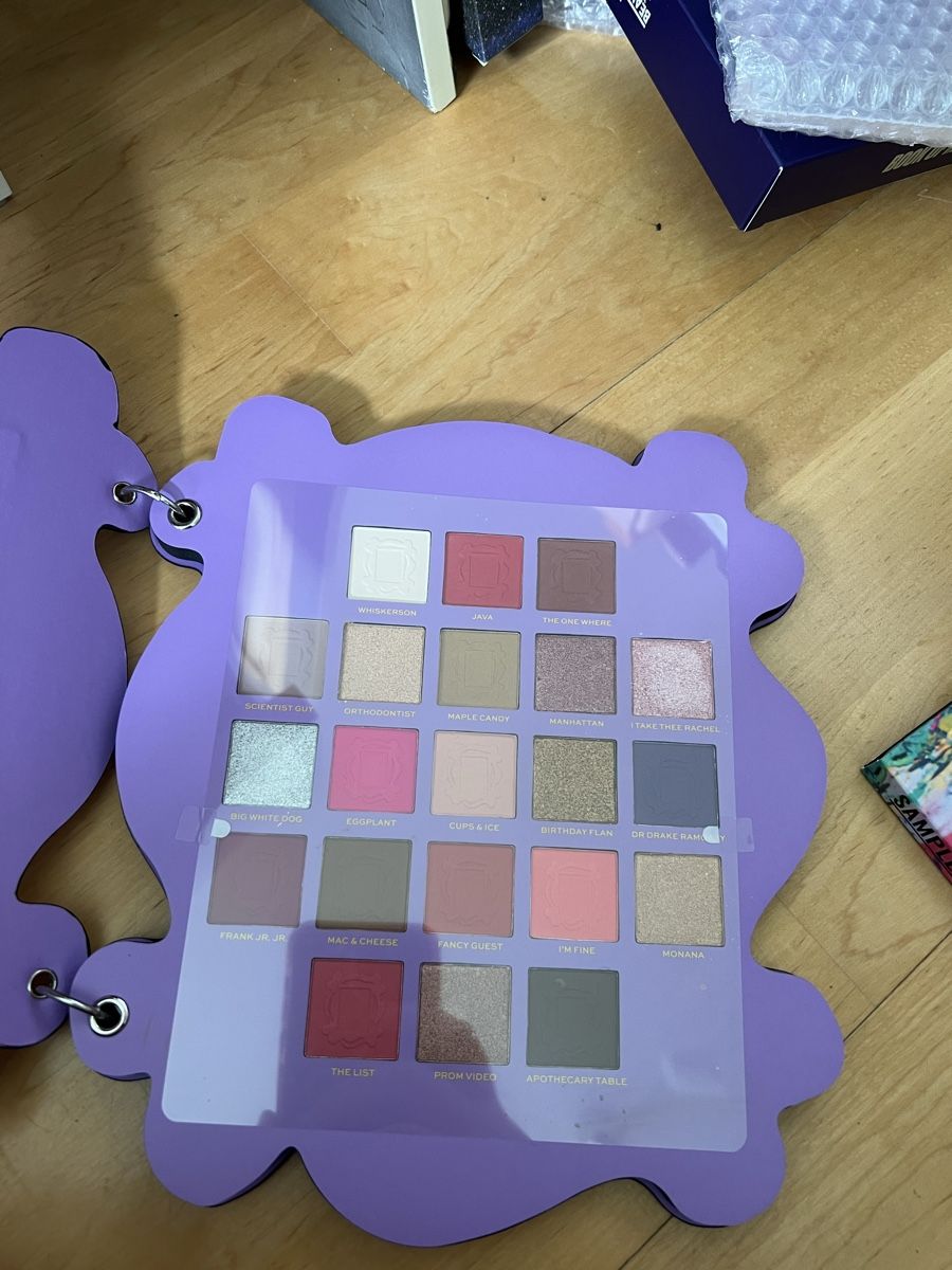 Make-up: Friends x Revolution Lidschatten-Palette – Nuovo (secondo la descrizione) da Therwil venduto da LSign 1