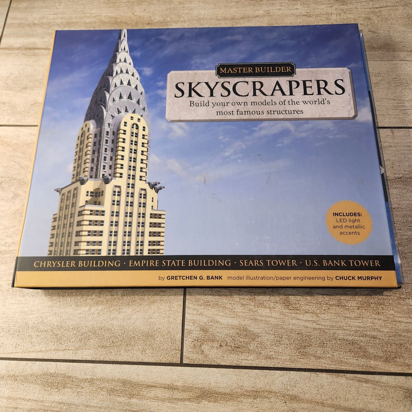 Caterham Kit di costruzioni: Master Builder Skyscrapers Architektur-Baukasten mit LED – Usato da Altendorf venduto da Zeitkapsel 2
