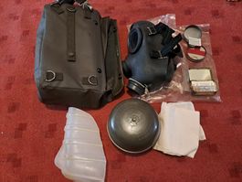 Militär Schutzmaske 74 in Tasche mit Filter und Zubehör