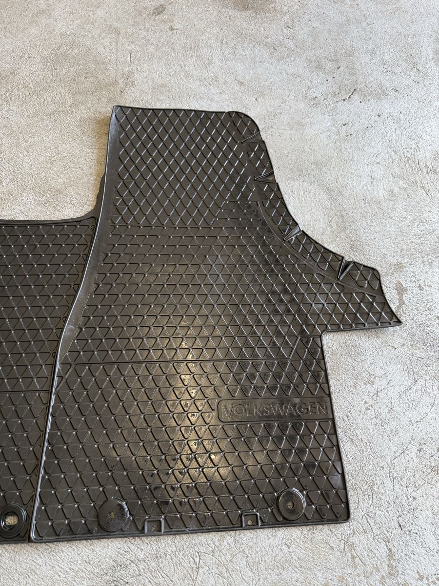 VW Tapis / Bacs: Tapis pour VW T6 – D'occasion à Biel/Bienne par MK_Cars 2