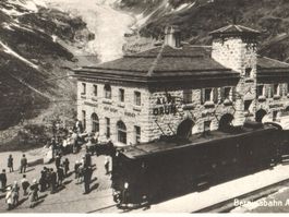 BERNINABAHN: Zug in Bahnhof ALP GRÜM, Foto-AK STEINER ~1935